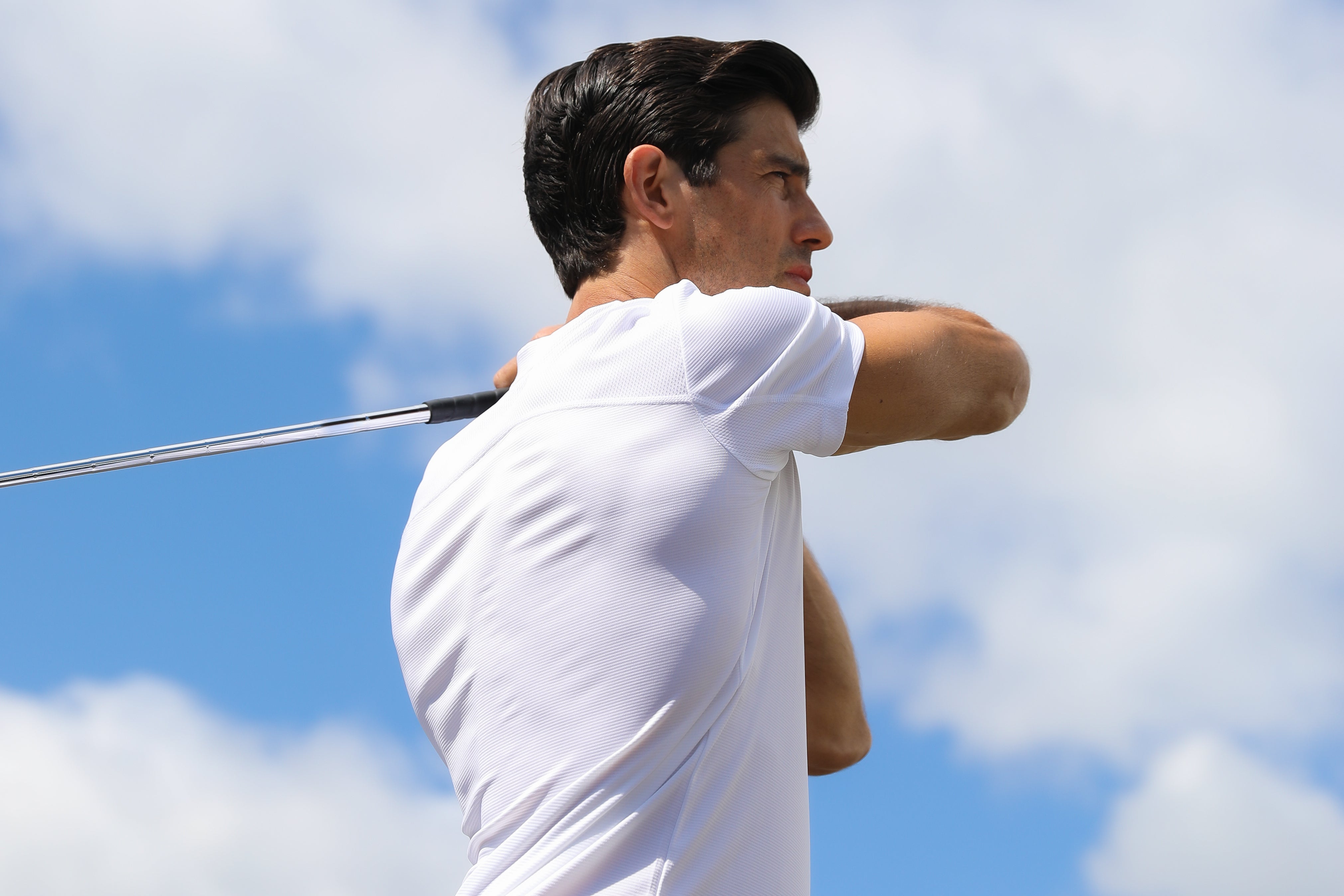 files/TRUWEAR_lifestyle_professional_pinnacle_polo_white_golf.jpg